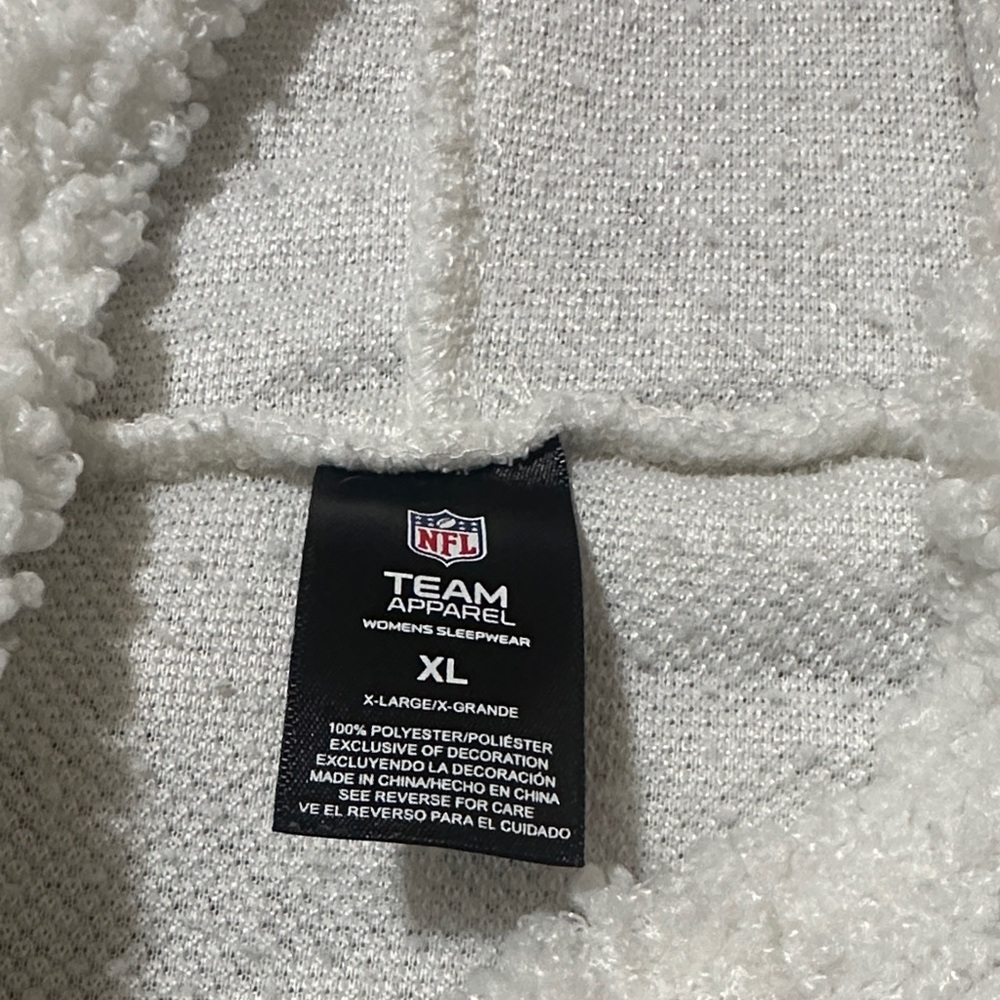 NFL Minnesota Vikings White Fluffy Crop Sweatshirt and Shorts Women’s XL Pajamas - Picture 2 of 8